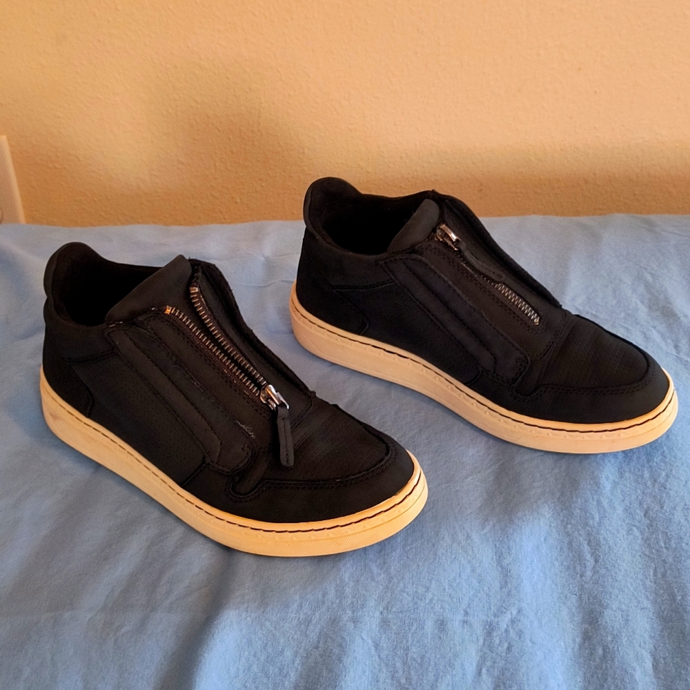 Earth Sneakers Zane Black Suede Zip Top Size 6B